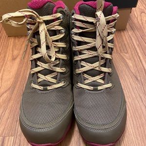 Teva Sugarpine Mid Boot - Sz 7.5